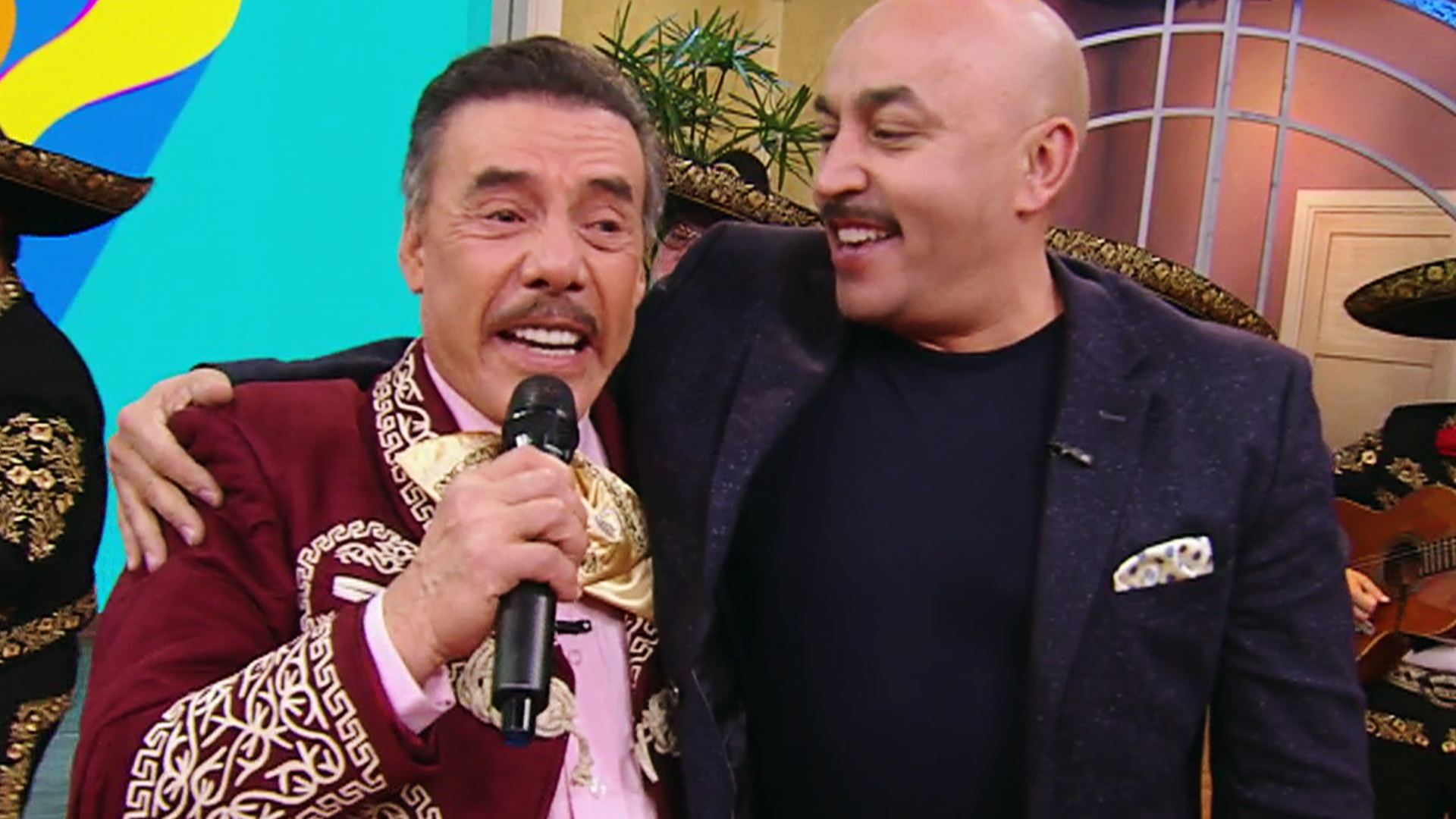 Tras Distanciamiento, Comparten Escenario Lupillo Rivera Y Su Padre ...