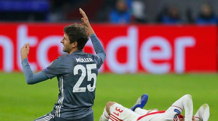 Thomas Müller pide disculpas a Tagliafico por la patada voladora