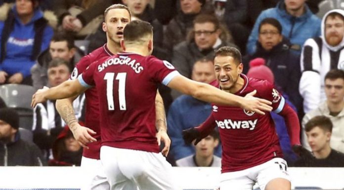 Chicharito reaparece con doblete en la victoria del West Ham