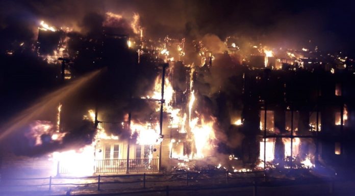 Incendio consume edificio residencial en Londres