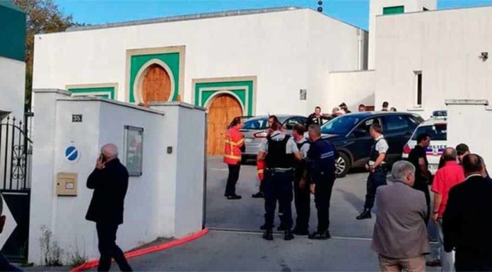 Deja dos heridos tiroteo frente a la mezquita de Bayona, Francia