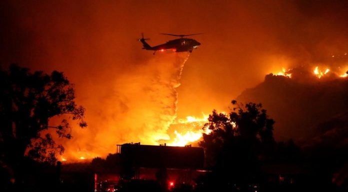 Ordenan evacuar a 180 mil personas por incendios en California