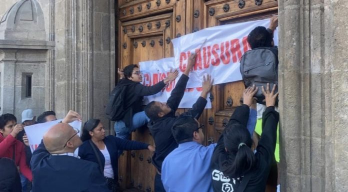 Clausuran Palacio Nacional por falta de medicamentos y tratamientos contra cáncer y VIH