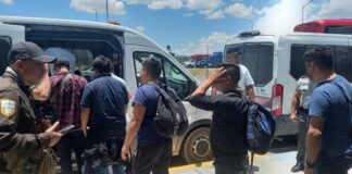 Elementos de la Guardia Nacional y agentes del Instituto Nacional de Migración llevaron a cabo el operativo de detención y rescate en el municipio de Galeana.