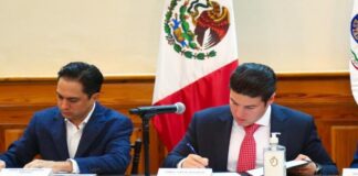 El director de Banobras y el Gobernador de Nuevo León firmaron esta tarde el convenio por 36 millones de pesos para comenzar el plan de acción del tren suburbano.