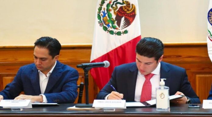 El director de Banobras y el Gobernador de Nuevo León firmaron esta tarde el convenio por 36 millones de pesos para comenzar el plan de acción del tren suburbano.