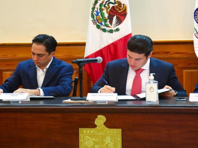 El director de Banobras y el Gobernador de Nuevo León firmaron esta tarde el convenio por 36 millones de pesos para comenzar el plan de acción del tren suburbano.