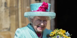 La Reina Isabel II ha sido hospitalizada debido a recomendaciones de sus médicos que le indicaron reposar, por lo que se fue junto con sus hijos y nietos a su castillo Balmoral.