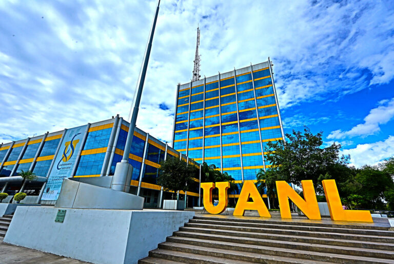 La UANL suspende clases