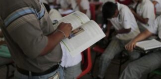 Maestro asesina a golpes a su alumno por una falta de ortografía.