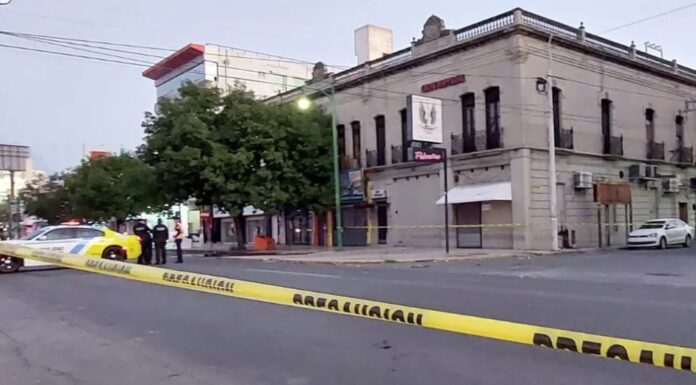 Atropellan a un hombre en el Centro de Monterrey y pierde la vida.