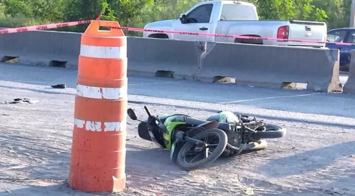 Un hombre que viajaba a alta velocidad se estrelló contra el muro divisorio de la Carretera a Colombia ocasionando su muerte.