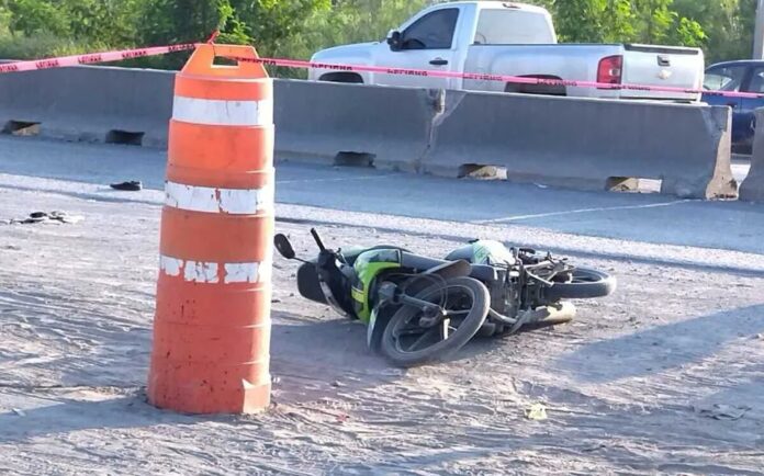 Un hombre que viajaba a alta velocidad se estrelló contra el muro divisorio de la Carretera a Colombia ocasionando su muerte.