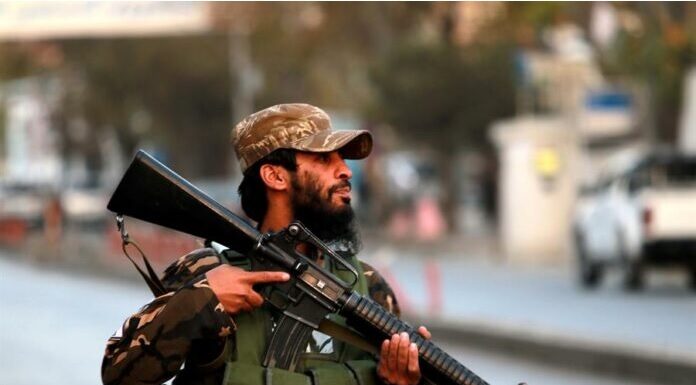 Mueren 7 personas tras la explosión de una Mezquita en Kabul.