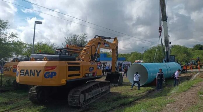 El Acueducto El Cuchillo II inicia sus labores de construcción a partir de este viernes 2 de septiembre, con la presencia de las autoridades pertinentes, la construcción durará no mas de 10 meses y se prevé pueda llevar 5 mil litros de agua por segundo a la metrópoli de Monterrey.