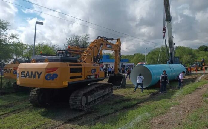 El Acueducto El Cuchillo II inicia sus labores de construcción a partir de este viernes 2 de septiembre, con la presencia de las autoridades pertinentes, la construcción durará no mas de 10 meses y se prevé pueda llevar 5 mil litros de agua por segundo a la metrópoli de Monterrey.