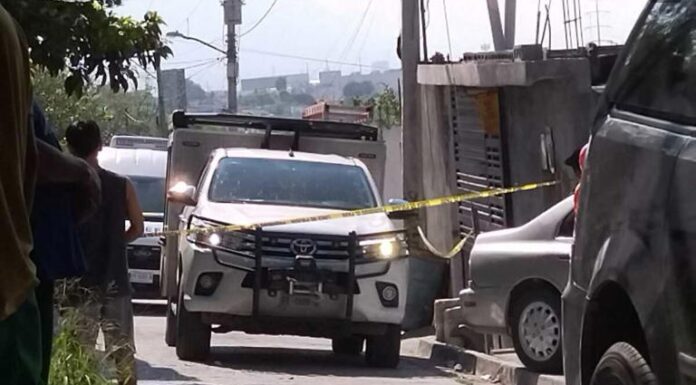 Asesinan a mujer dentro de su tienda en el municipio de Monterrey.
