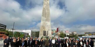 En conmemoración del 426 aniversario de la fundación de Monterrey, se realizó una Guardia de Honor en el Obelisco