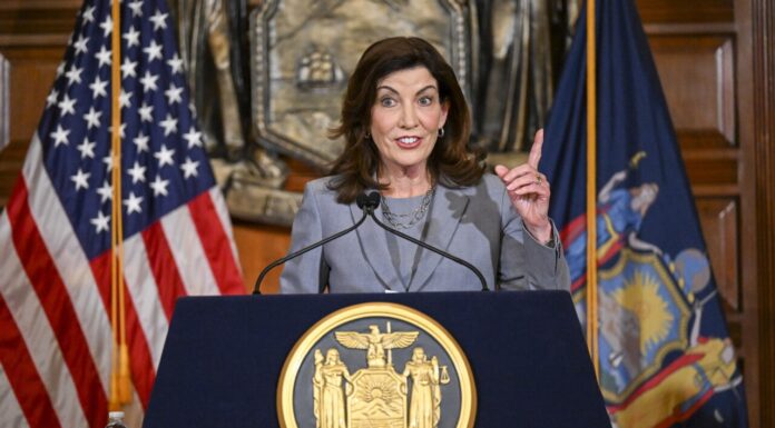 La gobernadora Kathy Hochul declaró estado de Emergencia en Nueva York por riesgo de poliomielitis.