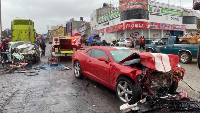 YouTuber queda hospitalizado y seis personas pierden la vida en accidente en la Carretera Atlacomulco-Acambay.