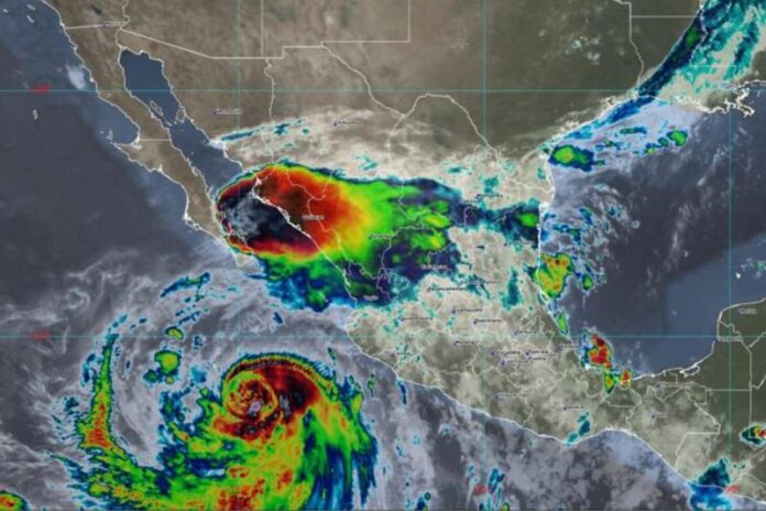 El huracán 'Kay' se encuentra en el noroeste del País a punto de impactar con Baja California Sur.