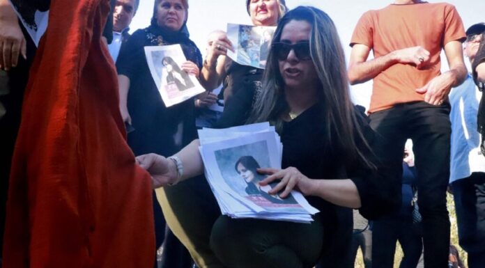 La muerte de una joven en Irán provoca manifestaciones en el País cobrando la vida de al menos 31 personas.