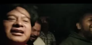 Hombres en estado de ebriedad roban patrulla en Alfajayucan, Hidalgo y se graban dentro del vehículo oficial.