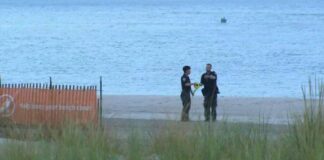 Fueron encontrados tres niños muertos en la playa de Coney Island la madrugada del lunes.