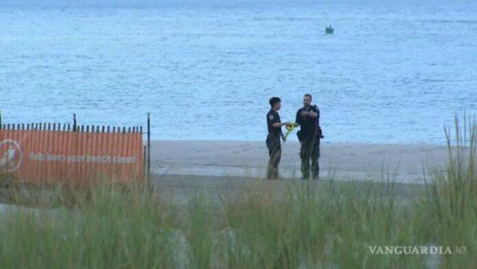 Fueron encontrados tres niños muertos en la playa de Coney Island la madrugada del lunes.