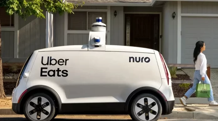 Nuro y Uber se asocian para innovar la manera de repartir alimentos de manera autónoma.