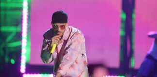 Bad Bunny acude a un restaurant puertorriqueño con su equipo de 80 personas.