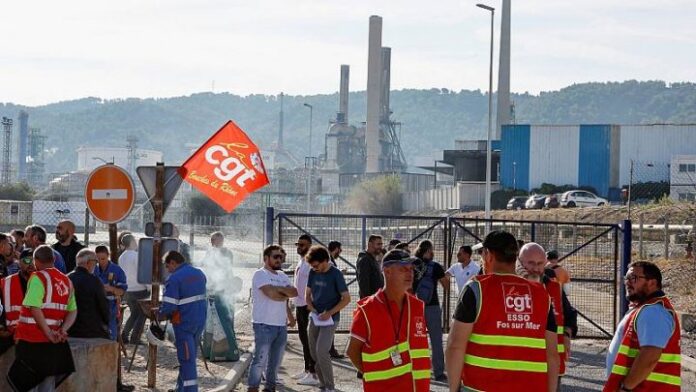 Francia en colapso tras huelgas hechas por trabajadores de la industria energética en el ámbito de combustibles.