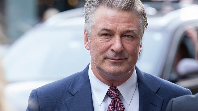 La familia Hutchins llegó a un acuerdo civil con el actor Alec Baldwin.