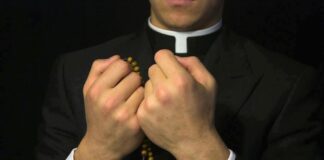 Sacerdote es detenido por realizar tocamientos a menor en Apodaca.
