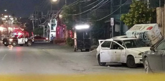 Atacaron al hombre que conducía por la avenida Gaspar Castaño en Apodaca Nuevo León.