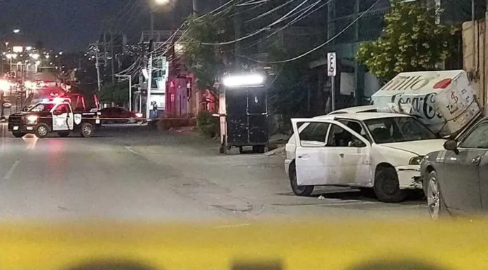 Atacaron al hombre que conducía por la avenida Gaspar Castaño en Apodaca Nuevo León.