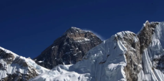La avalancha en el Himalaya ha provocado que 33 personas queden atrapadas y cuatro han perdido la vida.
