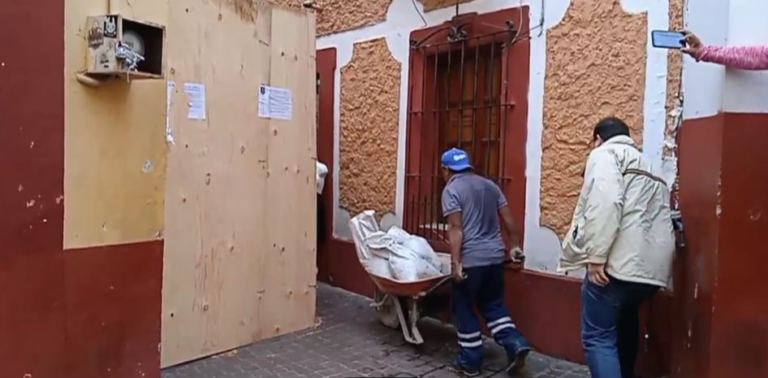 Clausuran callejón del beso en Guanajuato, donde la propietaria fue acreedora de una multa.