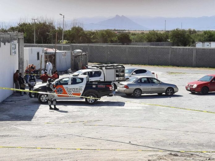 Jefe de tránsito de Zuazua fue ejecutado por delincuentes que viajaban en un Versa.