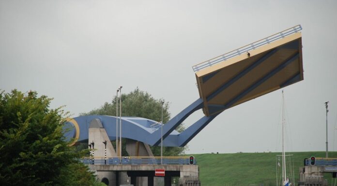 Puente elevadizo volador