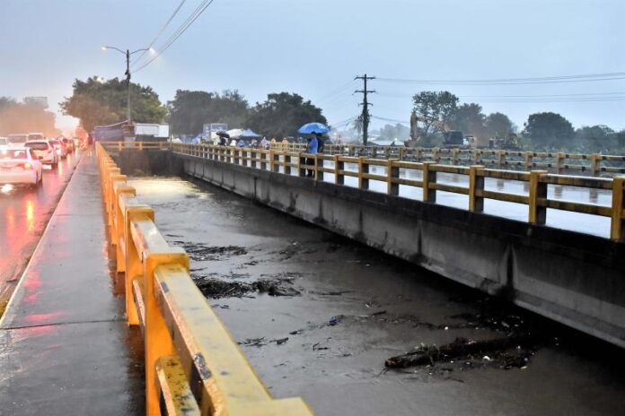 Centroamérica reporta tres muertos tras el paso de Julia.