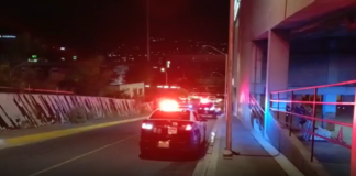 Incendio en San Pedro provoca que 3 autos se cubran de llamas.