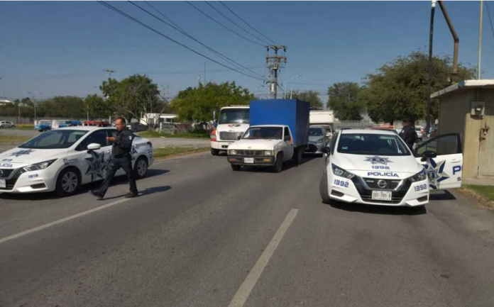 La movilización terminó en punto de las 11:00 horas sobre la avenida Rómulo Garza en San Nicolás.