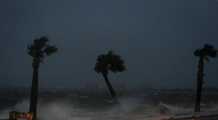 La tormenta tropical Nicole tocó las costas de Florida este jueves por la madrugada.