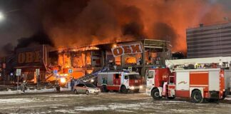 El incendio fue generado en un centro comercial popular de Moscú, en Rusia.