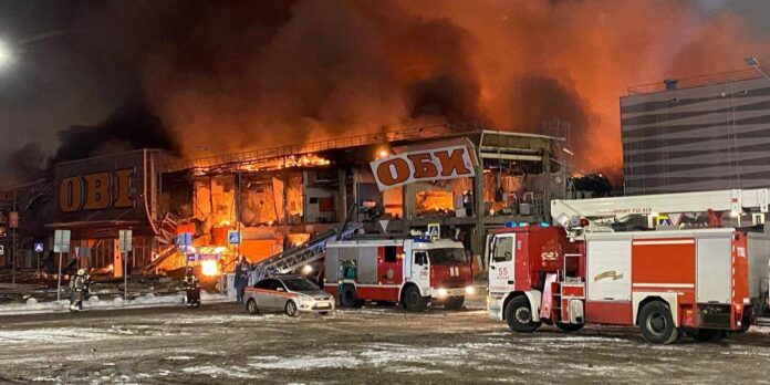 El incendio fue generado en un centro comercial popular de Moscú, en Rusia.