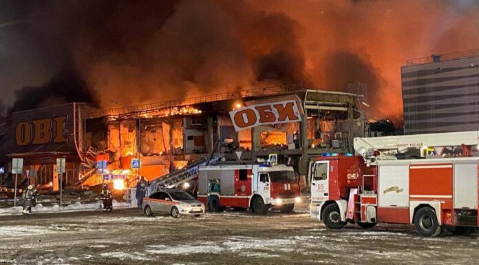El incendio fue generado en un centro comercial popular de Moscú, en Rusia.