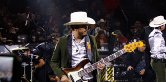 Domo Care se vio engalanado por la presencia de Grupo Arriesgado, que deleitaron al público regio con sus más grandes éxitos.