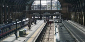 La huelga de ferrocarrileros ha ocasionado el cierre de las estaciones de Gran Bretaña en varios puntos del día.