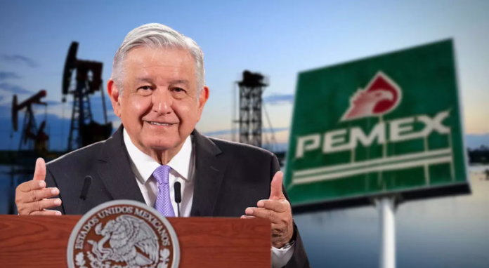 El Presidente de México, Andrés Manuel López Obrador, reveló en su mañanera que Hacienda podría adquirir la deuda de PEMEX.